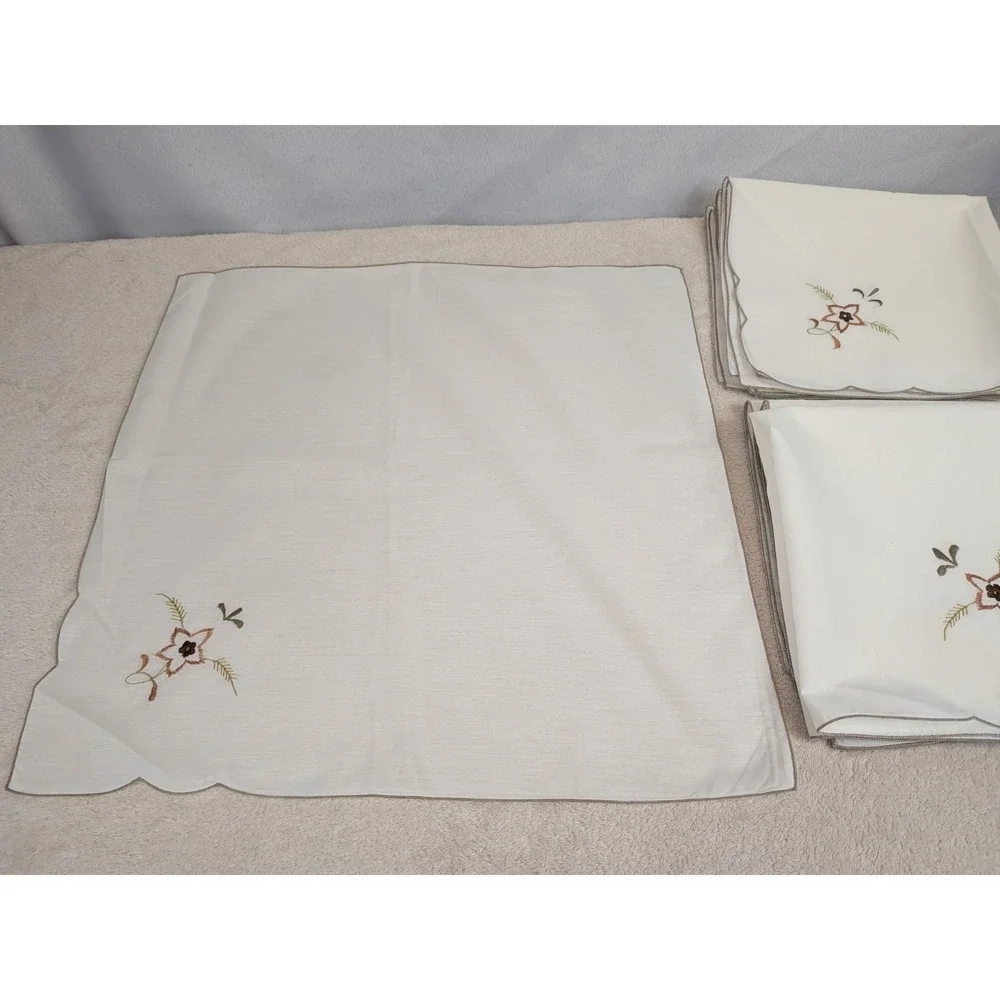 Vintage‎ Embroidered Cloth Napkins Set of 8 Off White Scalloped Edge Floral Boho